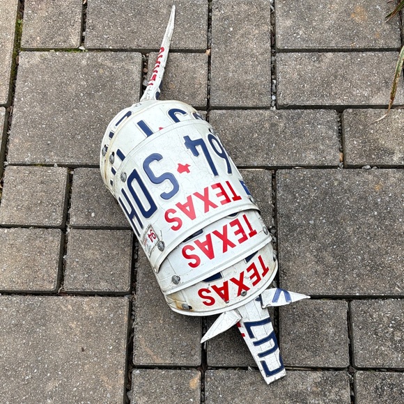 Vintage Texas License Plate Armadillo Sculpture Artist Signed 27x8in - Picture 2 of 7